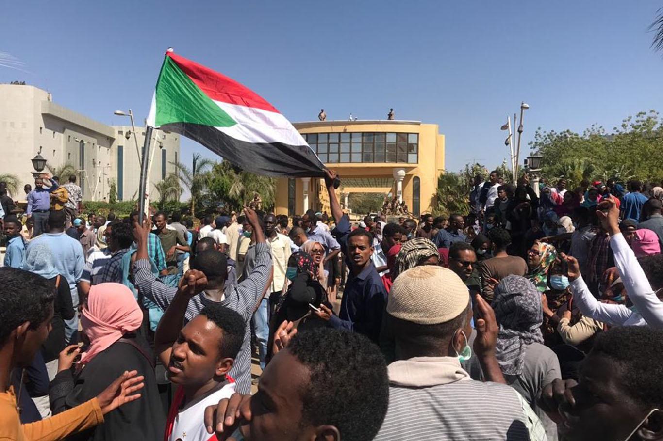 Sudan'da olağanüstü hal ve sokağa çıkma yasağı kaldırıldı